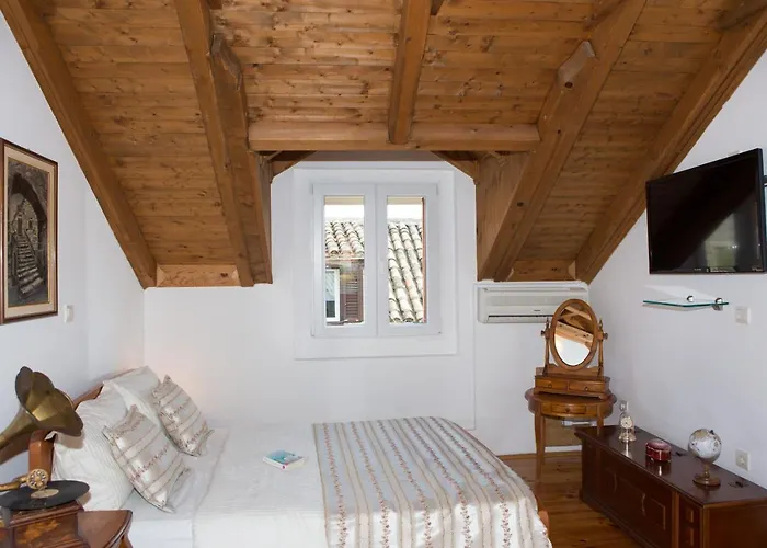 Mirula Πανσιόν 3*