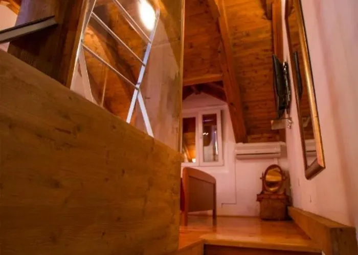 Mirula Πανσιόν Σπλιτ