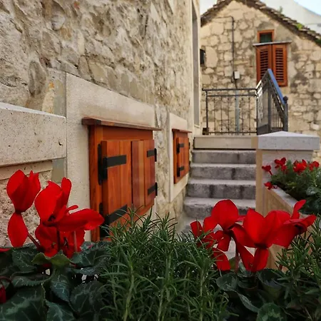 Πανσιόν Mirula 3*