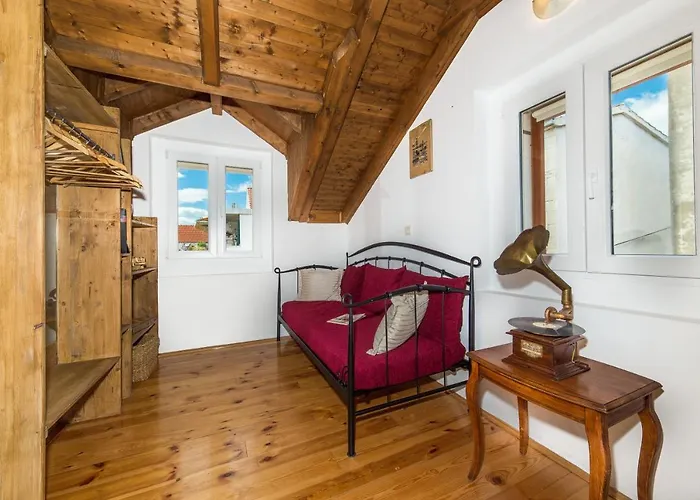 Mirula Πανσιόν 3*