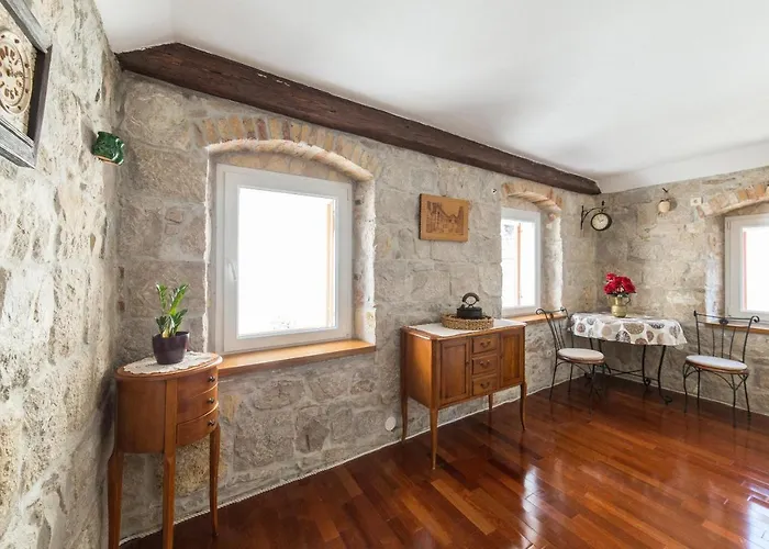 Mirula Πανσιόν