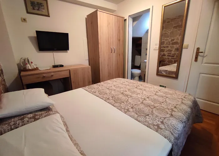 Πανσιόν Mirula 3*